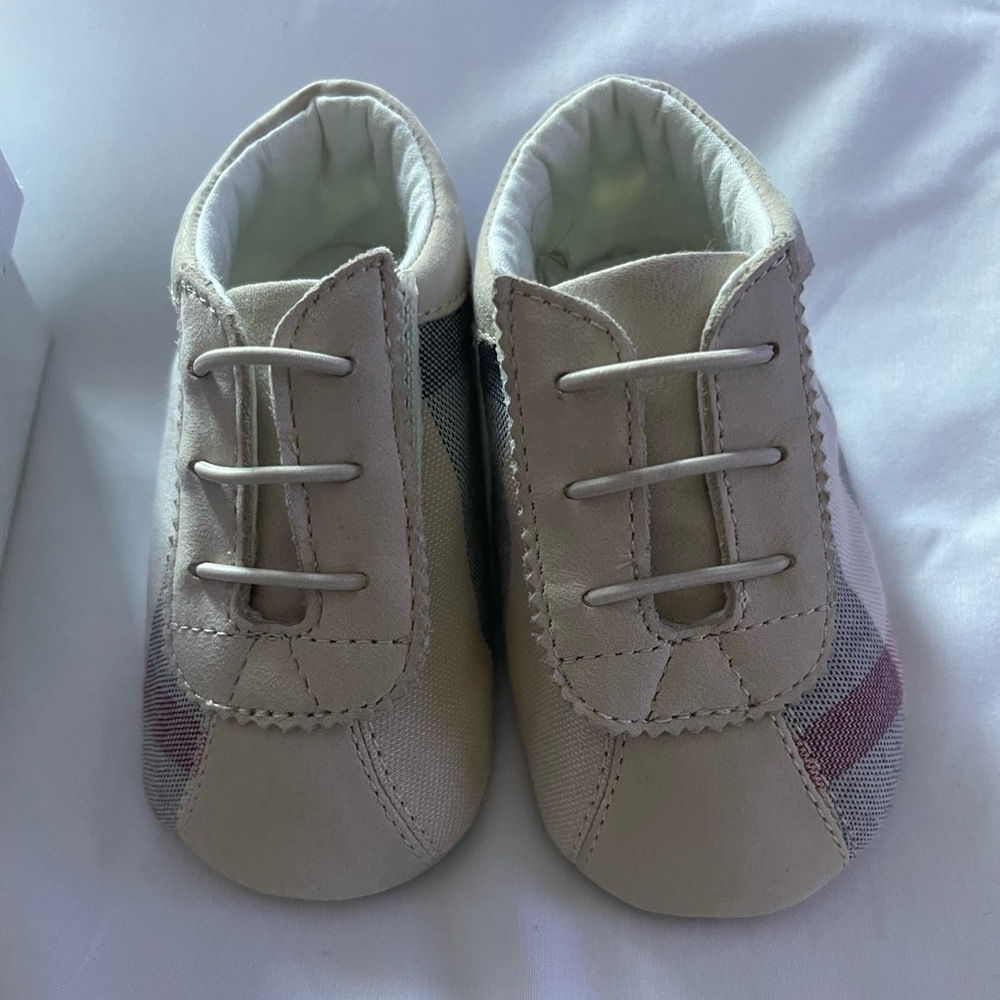 Authentic Burberry shoes size 17 (1.5)